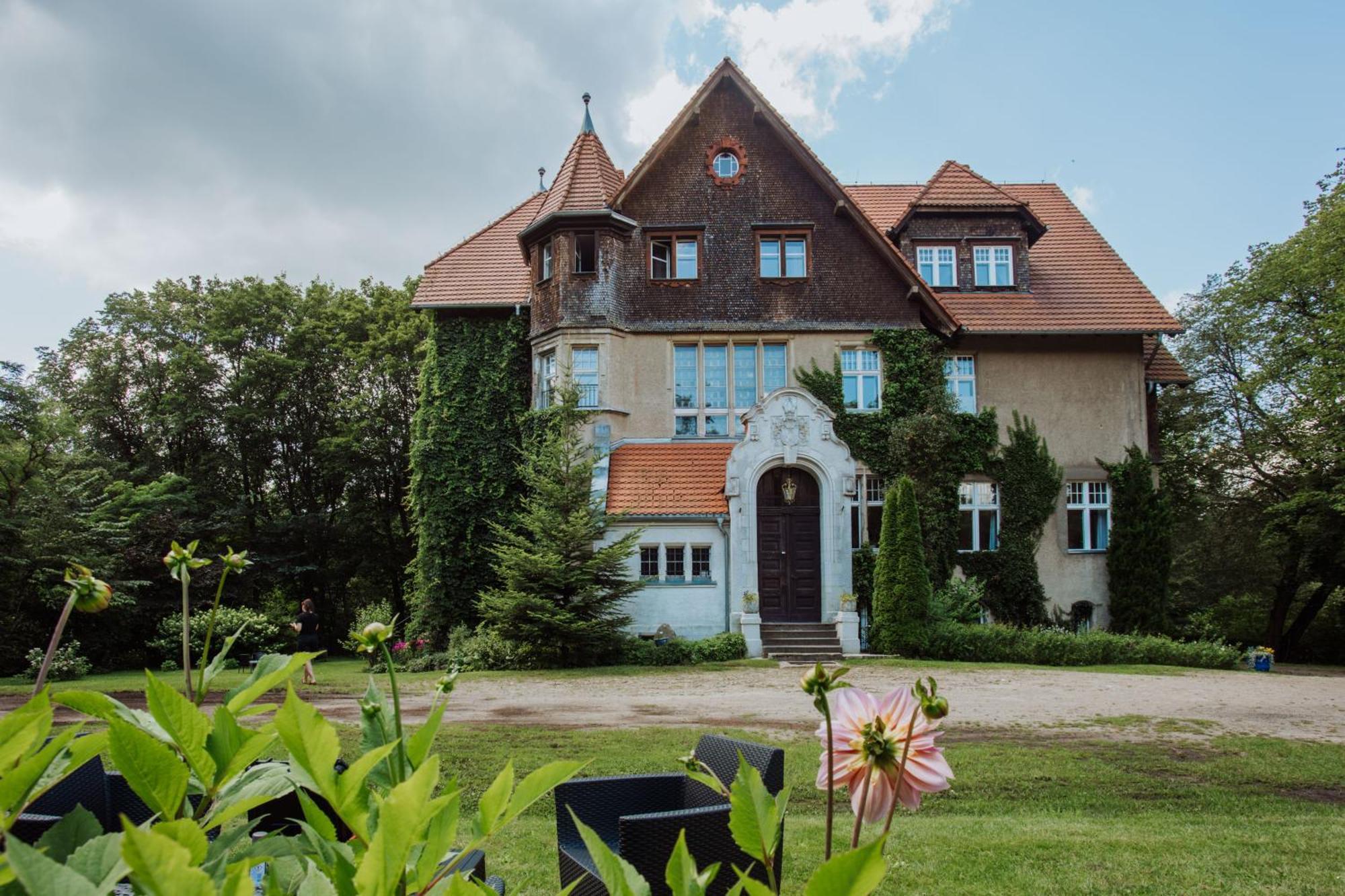 Palac Mysliwski Orle Solutions Miroslawiec Exterior photo
